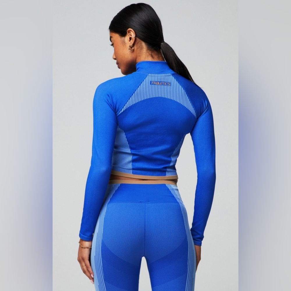 Fabletics Blue Set - Picture 2 of 11
